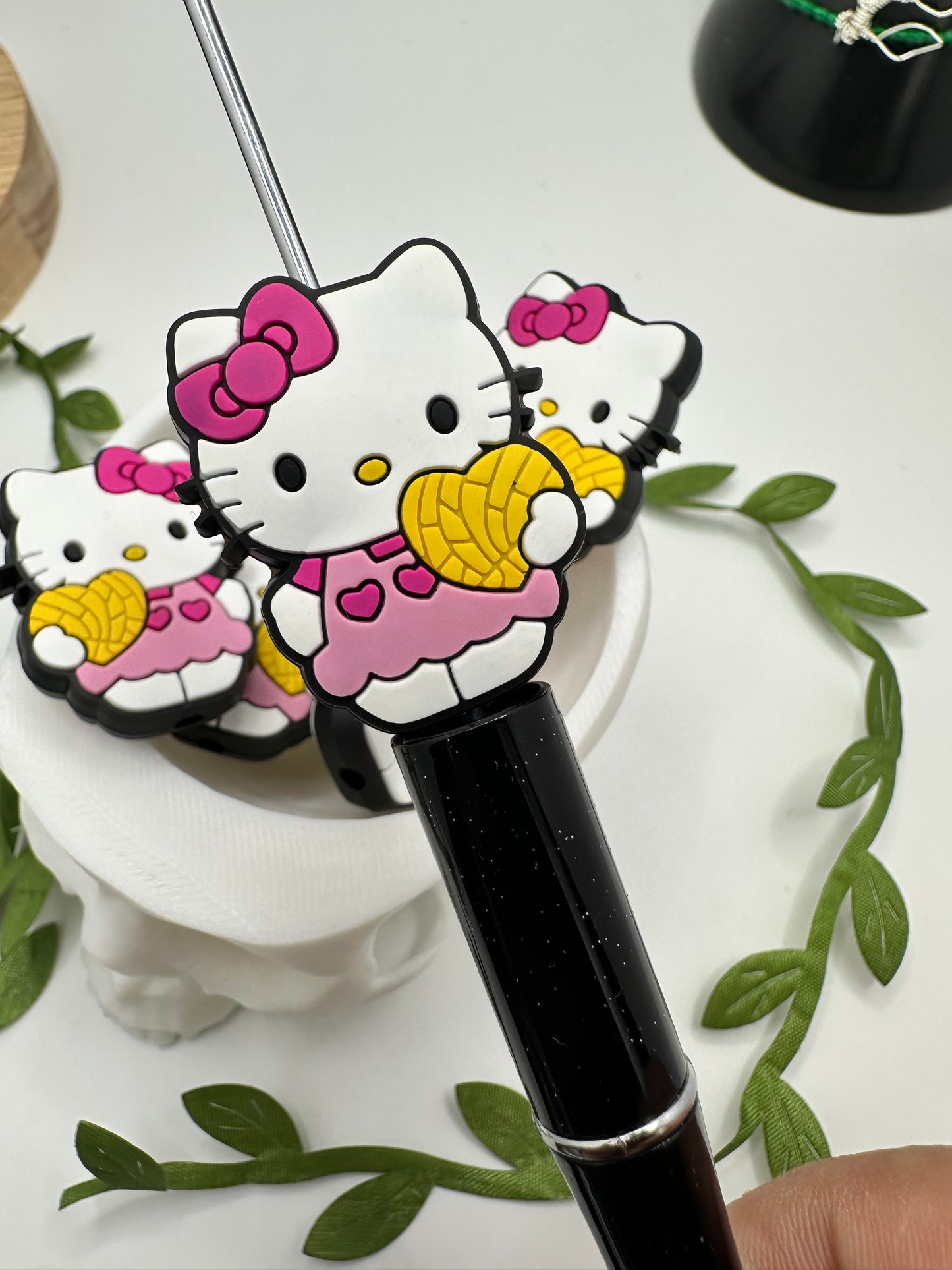 Silicone focal bead, hk kitty bread, cute bead for pens, bead for beadable items, kitty HK bead double sided silicone bead 32mm