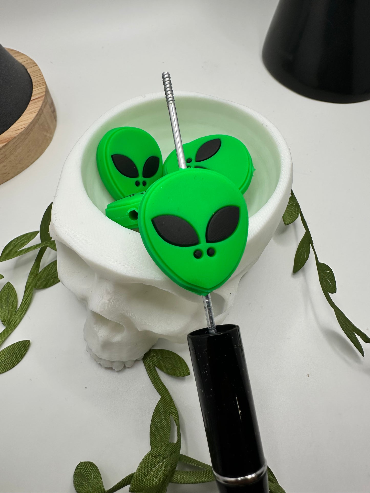Alien Face bead, bead for pens, crafting beads, supplies, focal, supply bead, silicone focal beadable items, 1pc, 27.5mm