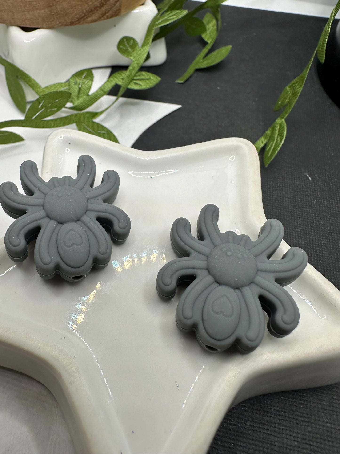 Silicone focal bead, spider bead, grey spider bead, beadable spider bead, spider crafting, bead supplies 25mm