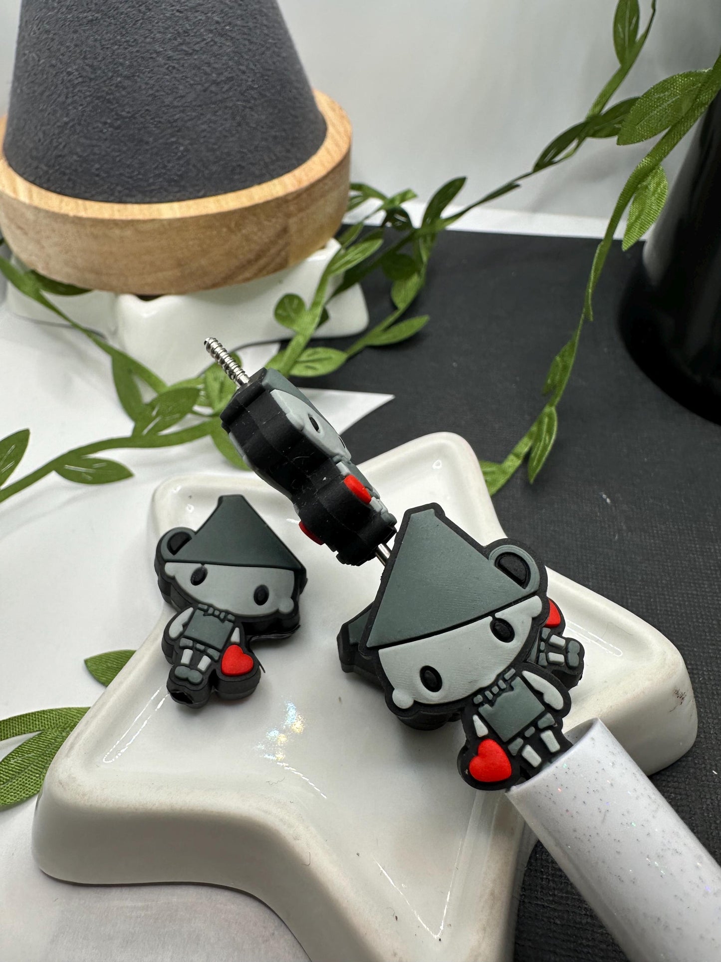 Silicone focal bead, tin man bead, cute bead for pens, bead for beadable items, wizard oz character bead double sided silicone bead 30mm