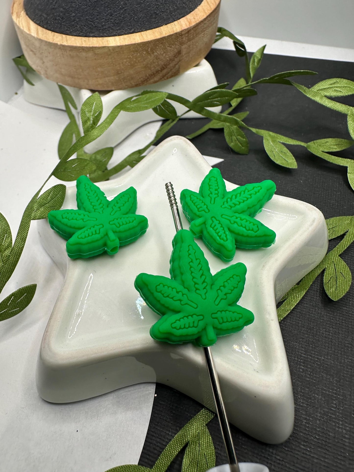 Leaf bead MJ Maple, Silicone focal bead, silicone bead, silicone bead for pens, crafting beads, supply, focal, silicone supply bead 25.5mm