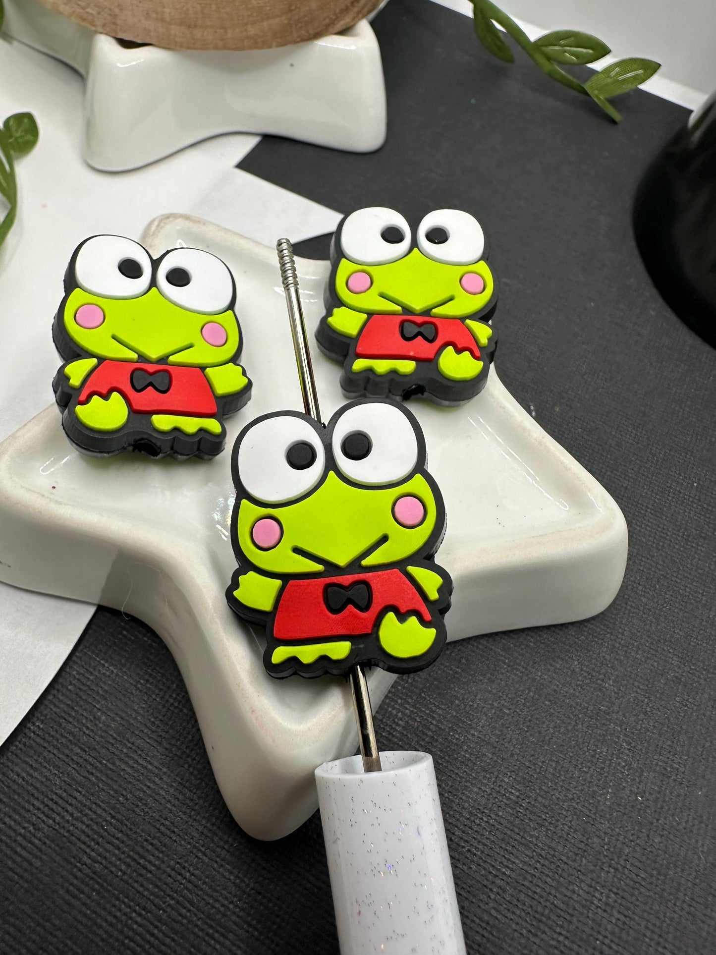 Frog colorful bead for pens, crafting beads, supplies, focal, silicone bead, silicone focal for beadable items, beadable supplies 1pc 29.5mm