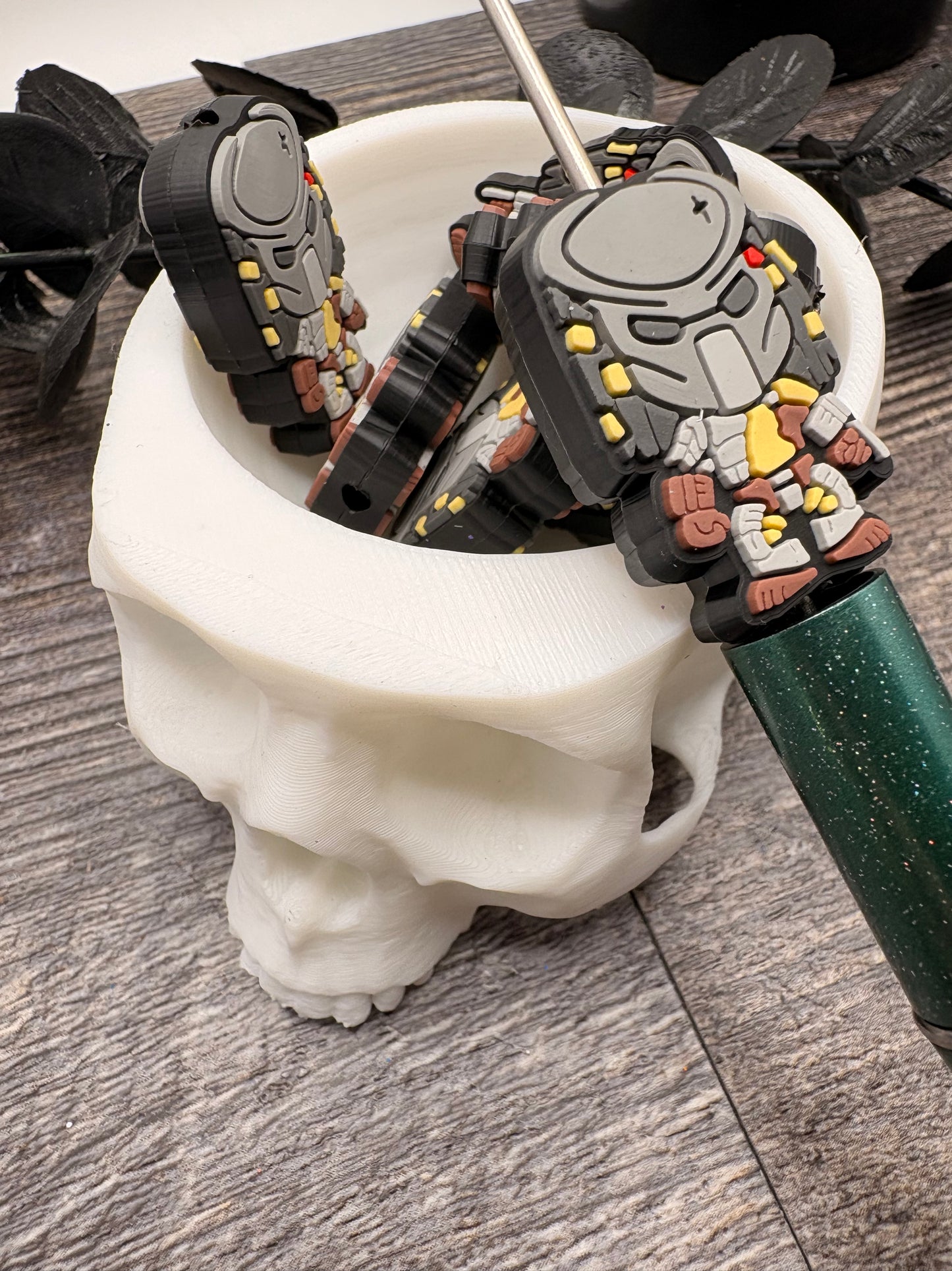 Predator character bead, Silicone focal, silicone bead for pens, crafting beads, supply focal, 30mm, 1pc