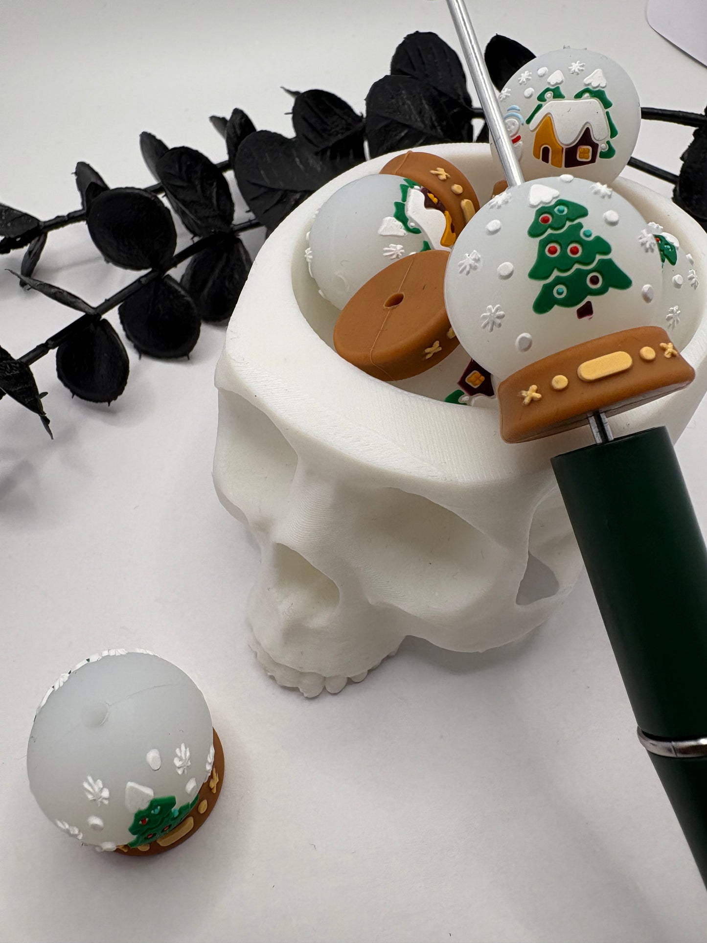 3D Christmas globe, cute silicone bead, beads for pens,  printed silicone bead, focal bead, 25mm, 1pc