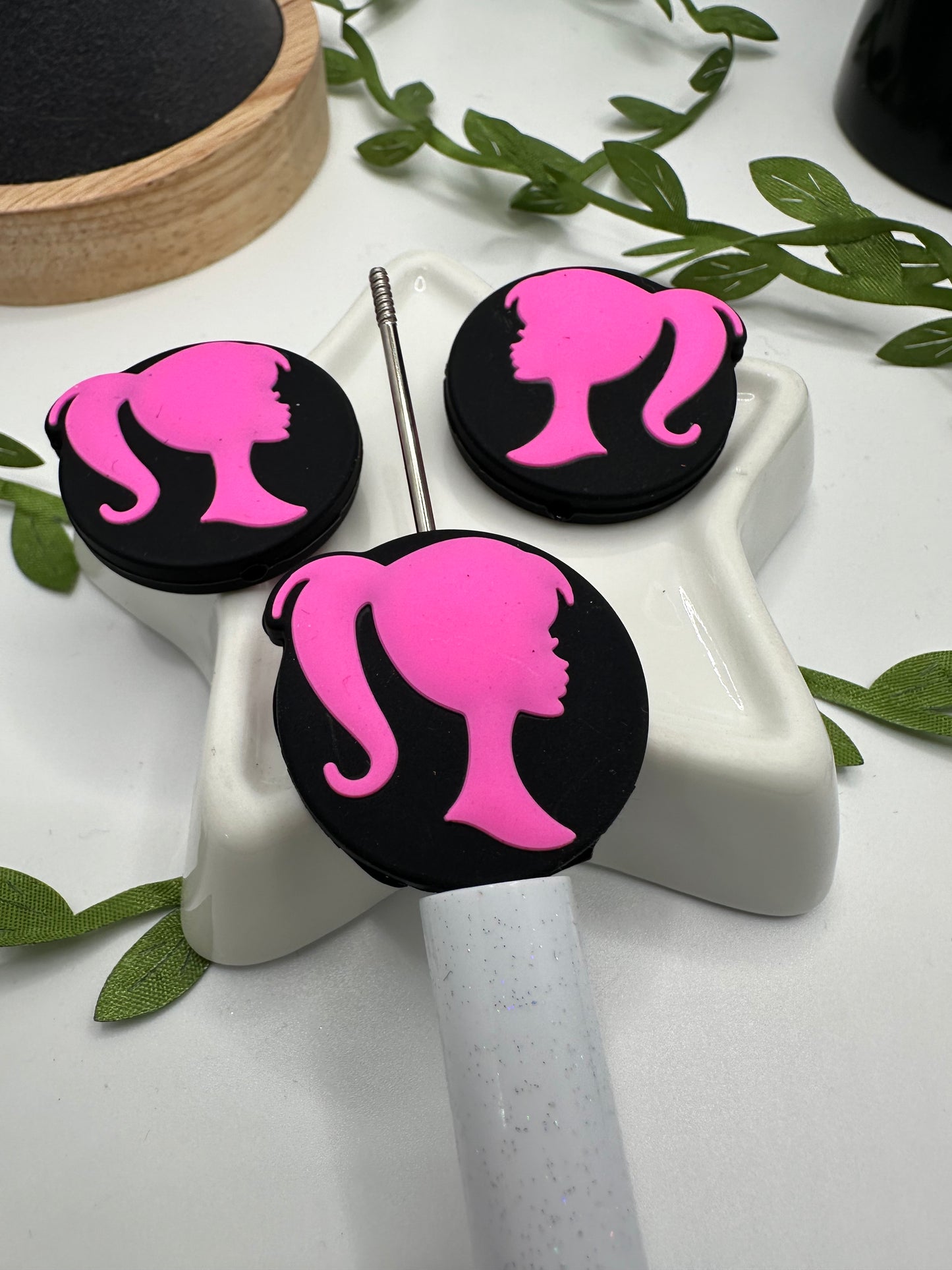 round Doll head with bow, silicone focal bead, cute bead for pens, bead for beadable items, character bead double sided silicone bead 29mm