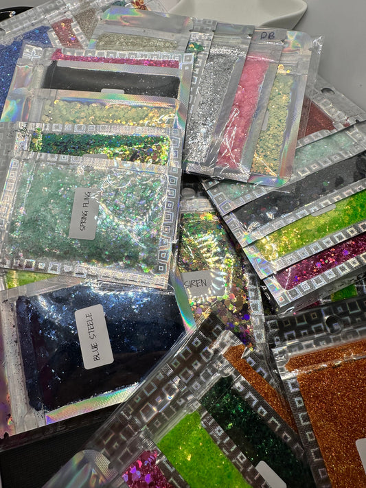 Grab bags, glitter bundles, (resin not included), glitters galore random 6grams per bag. Glitter grab bag testers, randomly picked 5 colors