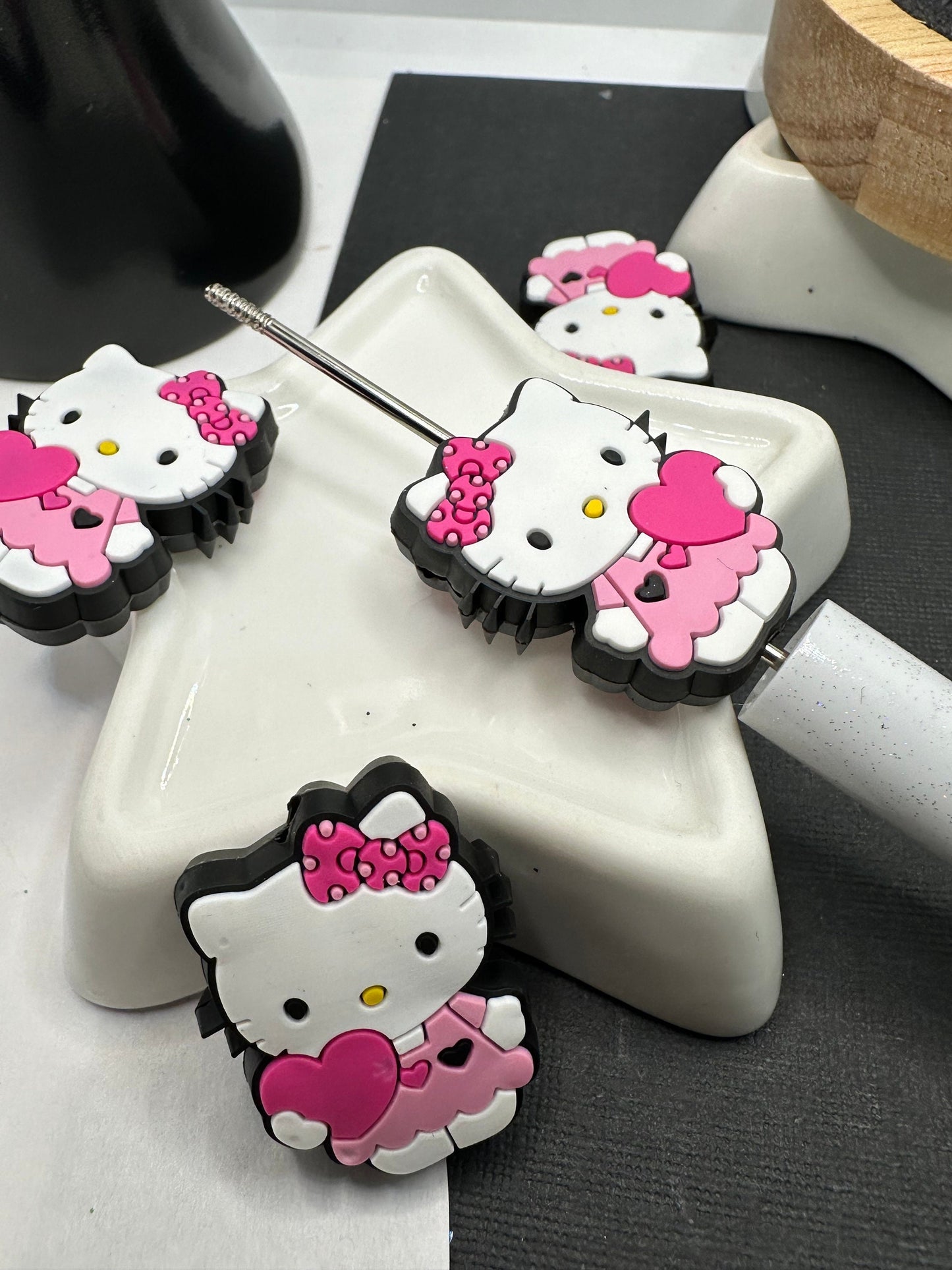 Silicone focal bead, hk kitty bead, cute bead for pens, bead for beadable items, kitty HK bead double sided silicone bead 31.5mm