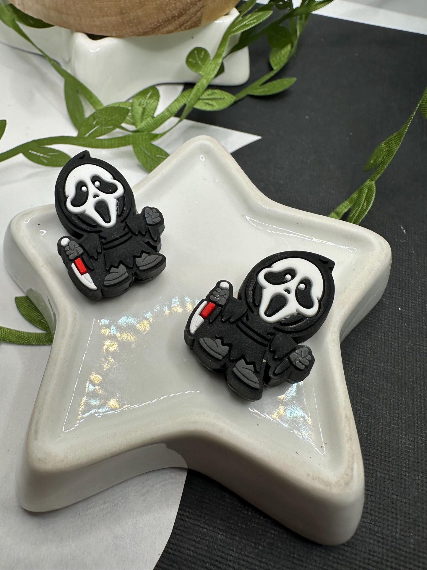 Silicone focal bead, ghostface horror bead, cute bead for pens, bead for beadable items, horro bead double sided silicone bead 30mm