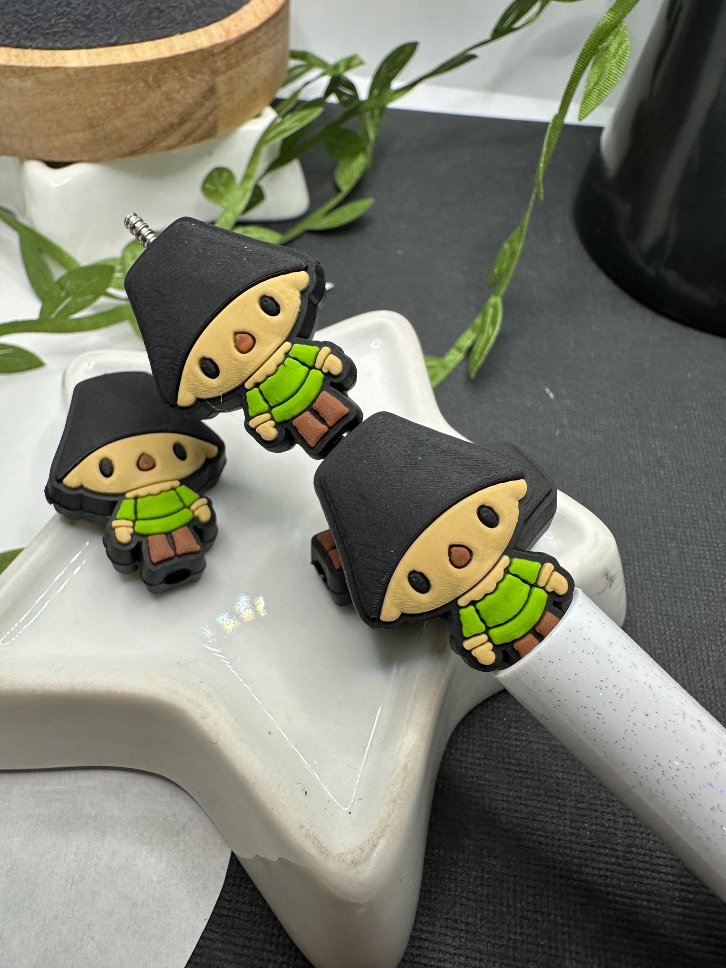 Silicone focal bead, scarecrow bead, cute bead for pens, bead for beadable items, wizard oz character bead double sided silicone bead 30mm