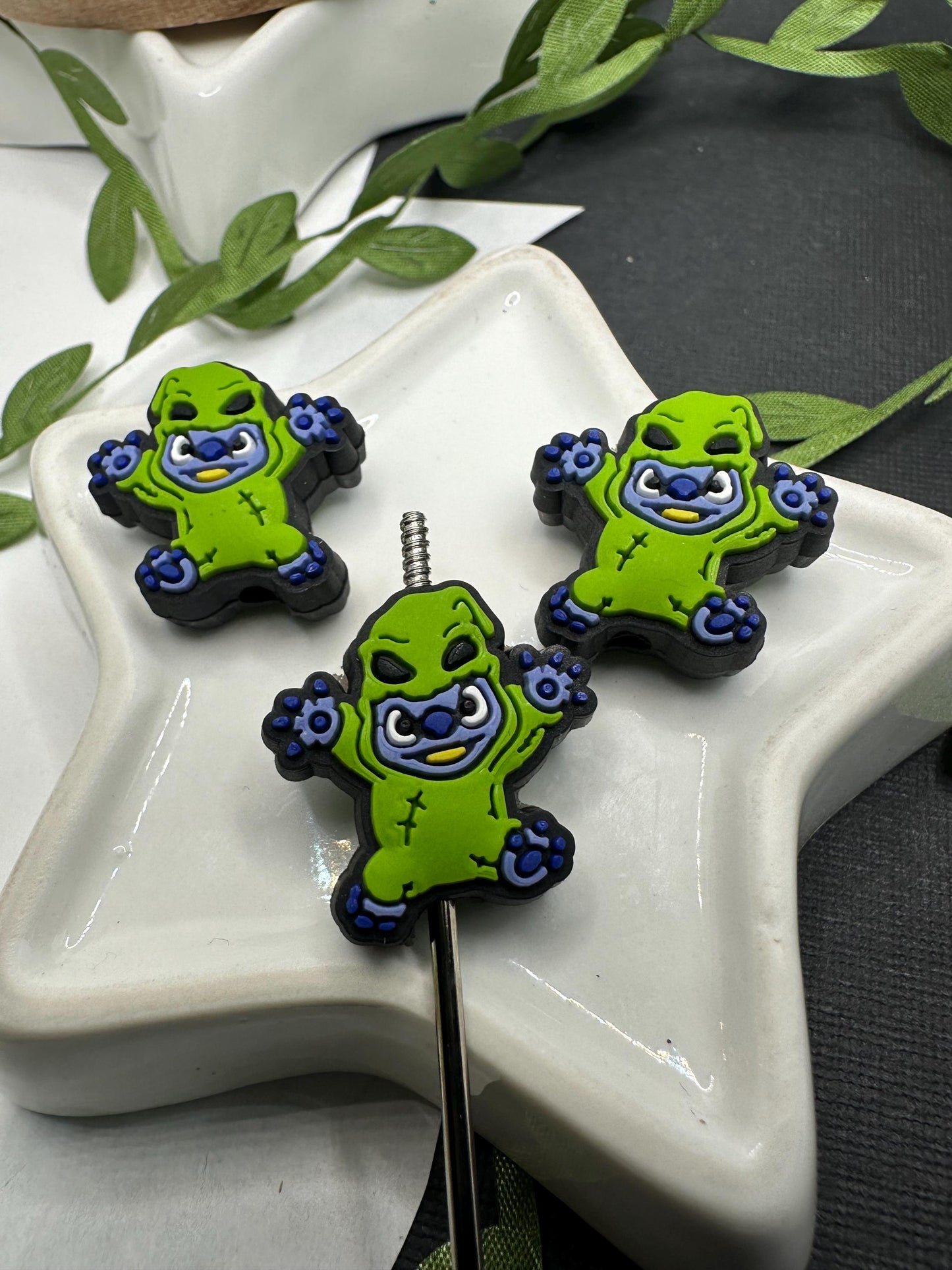 Blue Alien oogie costume, Silicone focal bead, cute bead for pens, bead for beadable items, bead double sided silicone bead 22mm