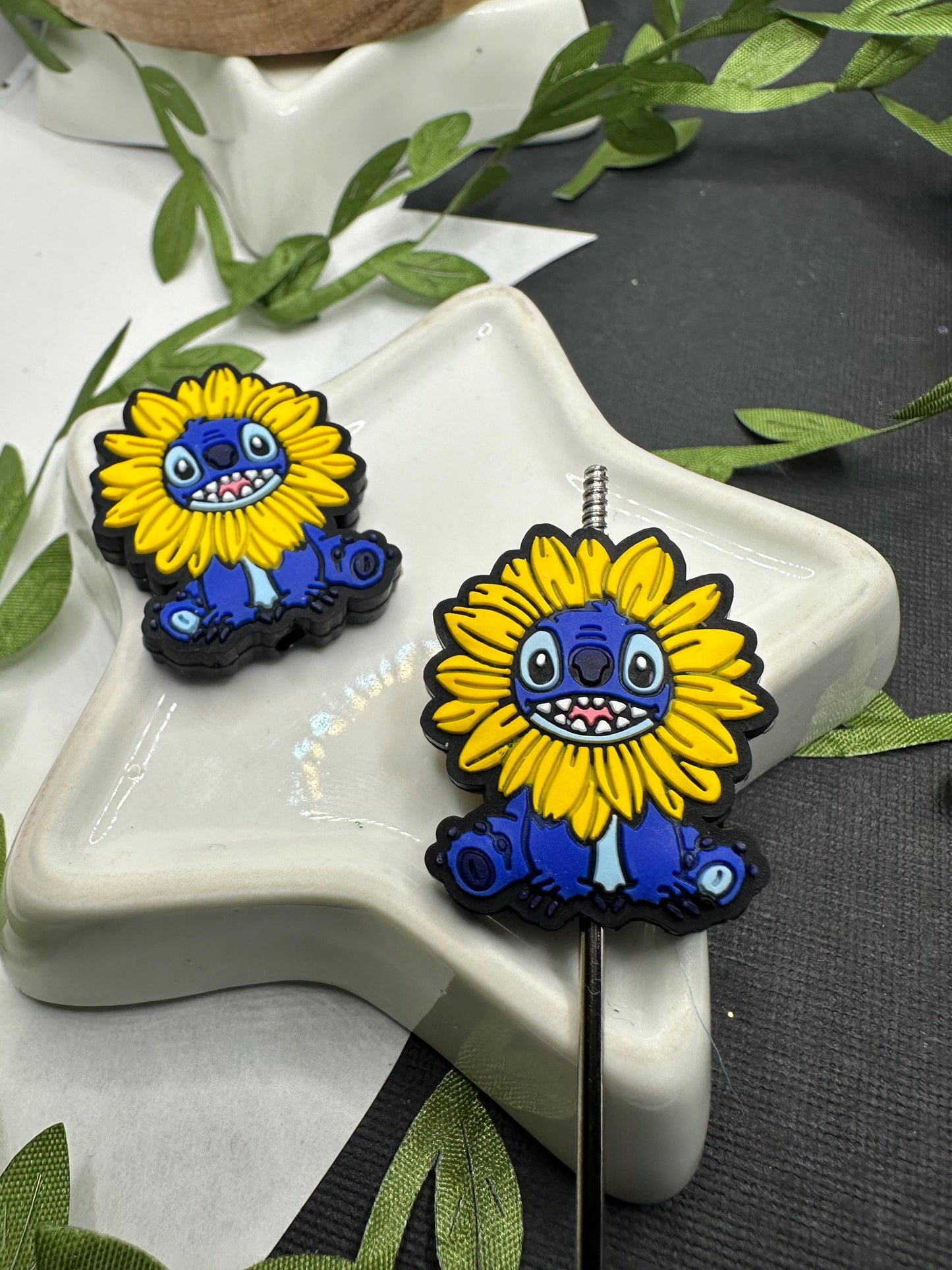 Blue Alien Sunflower, Silicone focal bead, cute bead for pens, bead for beadable items, bead double sided silicone bead 25.2mm